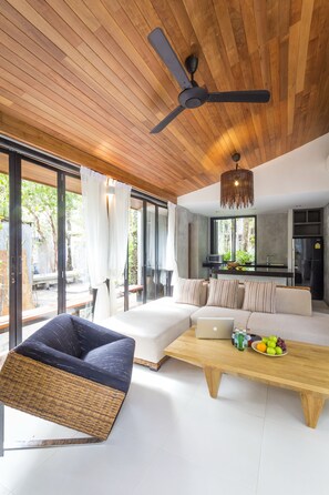 Televisión LCD de 32 pulgadas con canales por satélite, una televisión