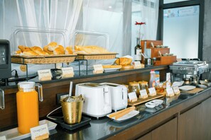 Daily buffet breakfast for a fee