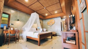 Buri Suite Room | Artículos del minibar gratis y caja de seguridad en la habitación 