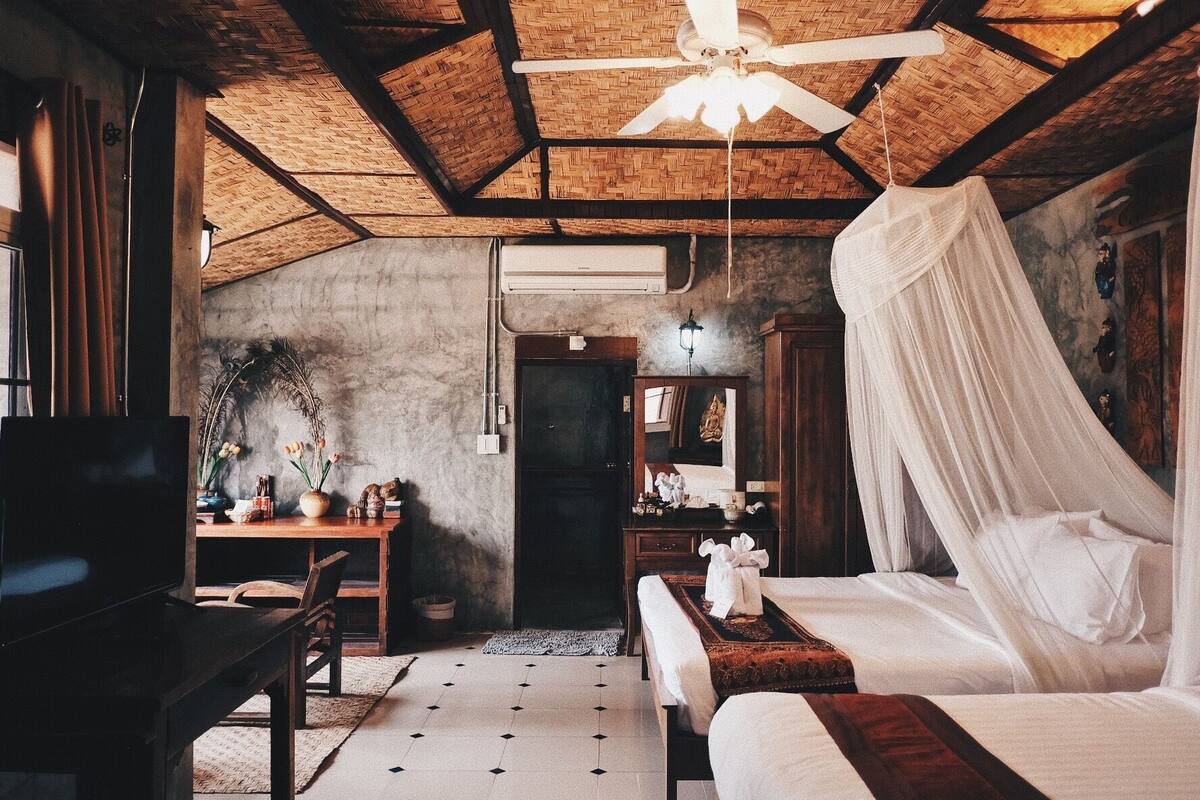 Signature Villa Room | 浴室 | 獨立浴缸和淋浴設備、免費盥洗用品、吹風機、浴袍