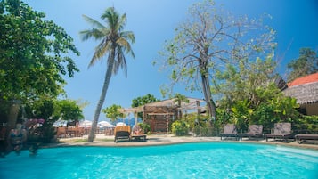 3 piscinas al aire libre, sillones reclinables de piscina