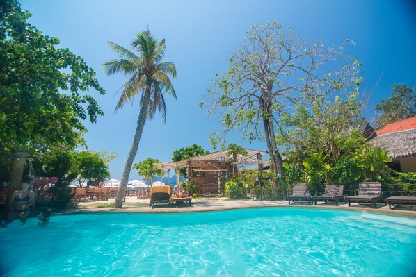 3 outdoor pools, open 8:00 AM to 8:00 PM, sun loungers