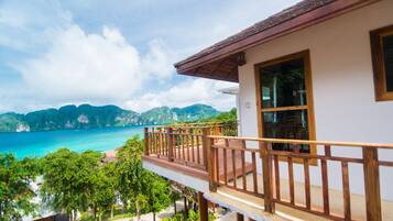 Superior with Partial Sea View Villa, Free Mini bar, Free Transfer to Tonsai Pier | Balcony view