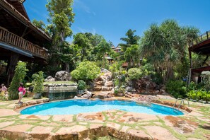 3 outdoor pools, open 8:00 AM to 8:00 PM, sun loungers