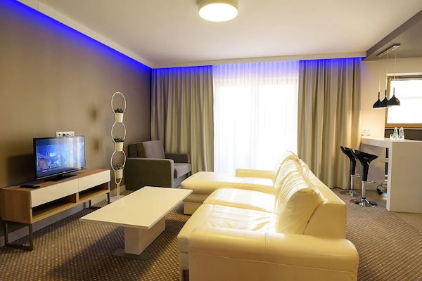 Leilighet | Eget kjøkken | Kjøleskap, vannkoker, høy barnestol og kjøkkenutstyr