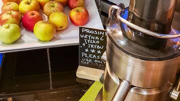 Petit déjeuner buffet (60 PLN par personne)