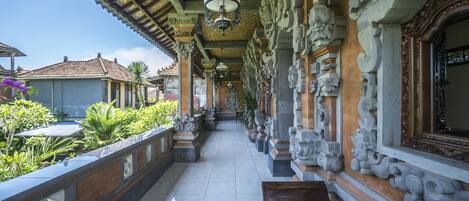 Deluxe kamer, 1 twee- of 2 eenpersoonsbedden, uitzicht op tuin | Terras