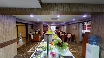 Desayuno bufé gratuito y diario