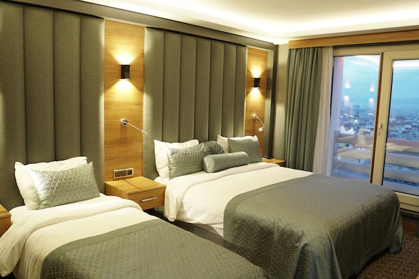 Egyptian cotton sheets, premium bedding, minibar, in-room safe