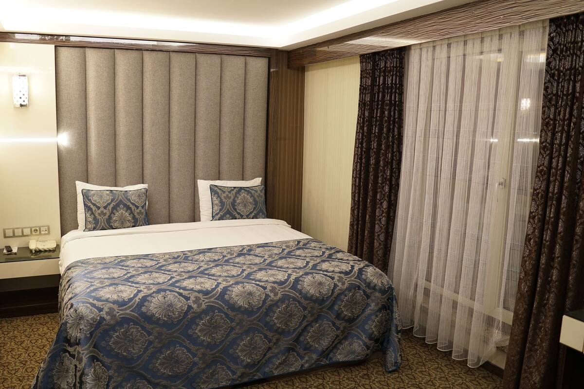Standard Room, City View | Egyptian cotton sheets, premium bedding, minibar, in-room safe