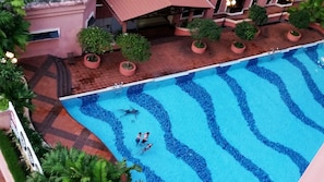 2 outdoor pools - KK Marina Court Resort Vacation Condos (Kota Kinabalu)