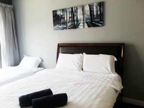3 bedrooms, desk, iron/ironing board, cots/infant beds - KK Marina Court Resort Vacation Condos (Kota Kinabalu)