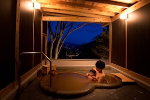 Bañera de hidromasaje privada