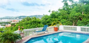 Cleopatra 1-Bed Cottage Apt-5 | Wohnbereich | 40-Zoll-Smart-TV mit Kabelempfang, Fernseher