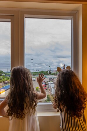 Standard-Apartment, 2 Einzelbetten | Minibar, Zimmersafe, Schreibtisch, Verdunkelungsvorhänge