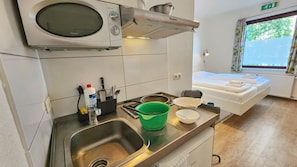 Apartment | Private kitchen | Fridge, microwave, coffee/tea maker, electric kettle - Aparthotel Marion Weber (Bremen)