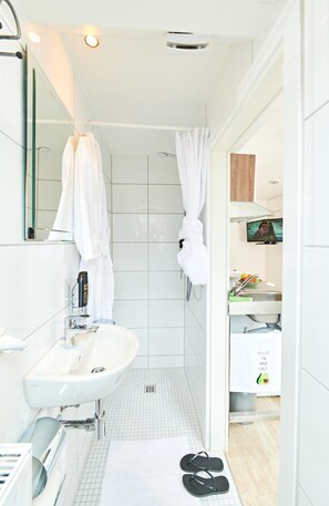 Shower, spring water bathtub, rainfall showerhead, designer toiletries