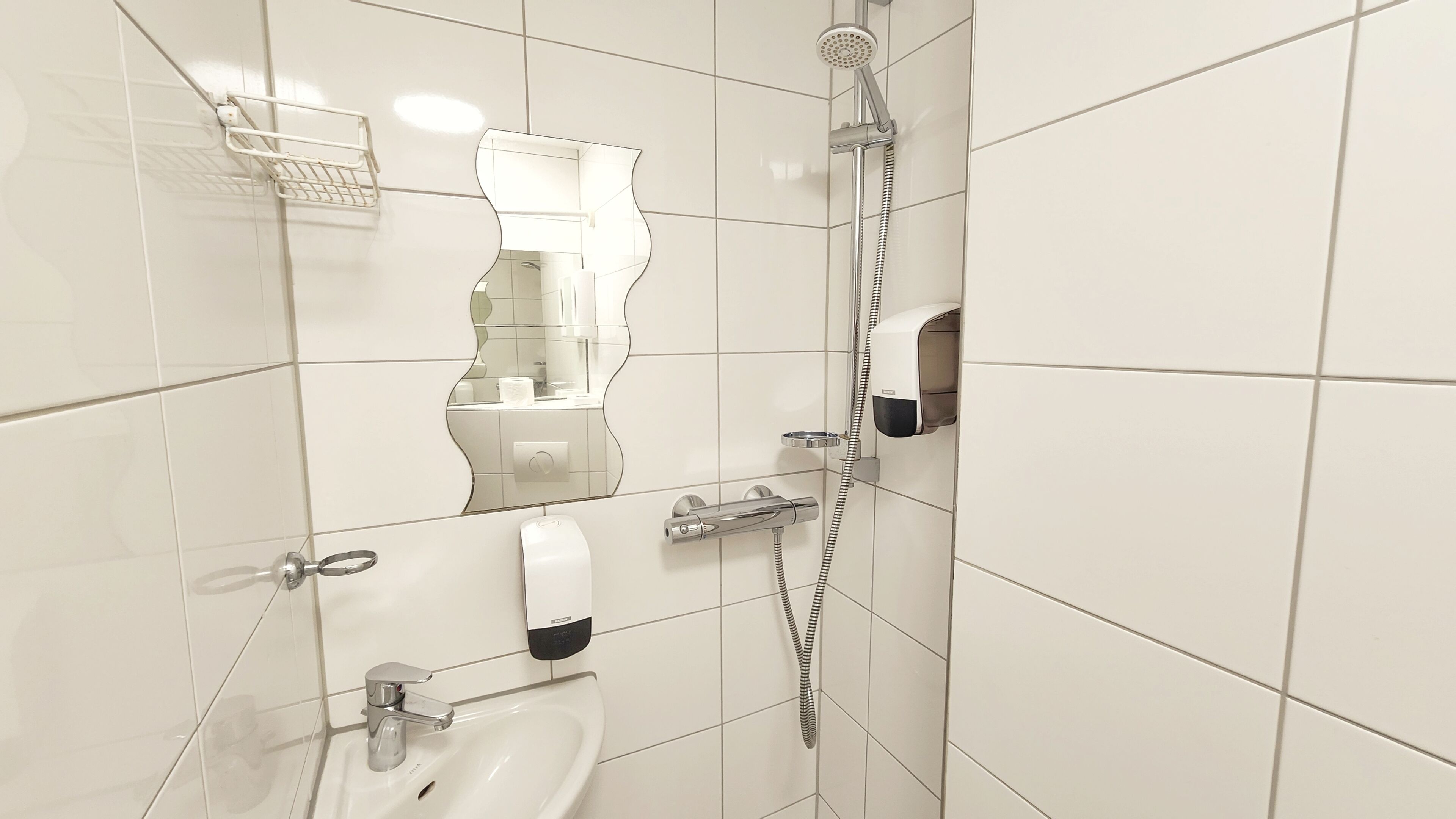 kleines Einzelapartment | Badezimmer | Dusche, Quellwasserbad, Regendusche, Haartrockner