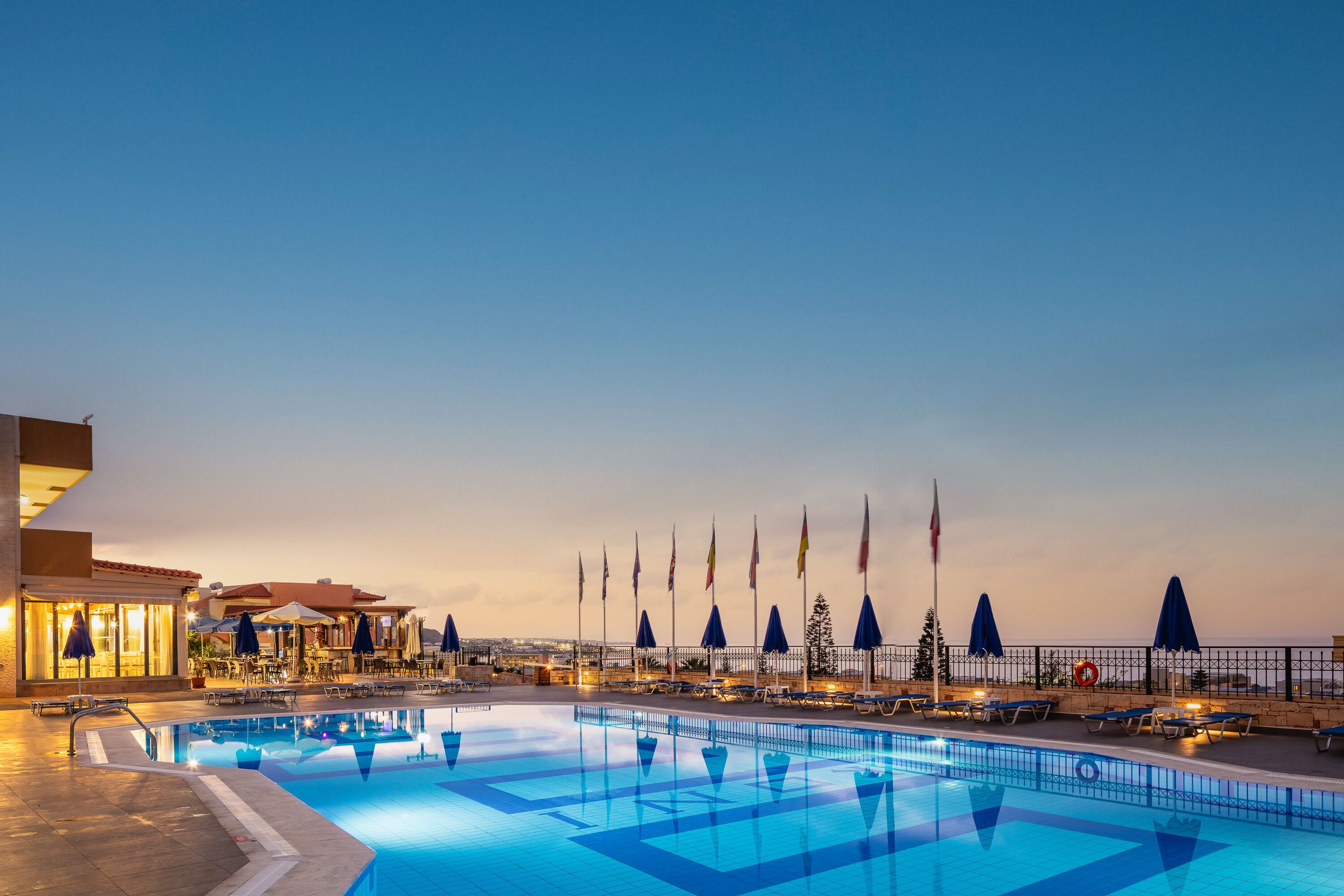 Seasonal outdoor pool, sun loungers