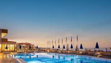 Seasonal outdoor pool, pool loungers