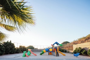 Zona de juegos infantil al aire libre