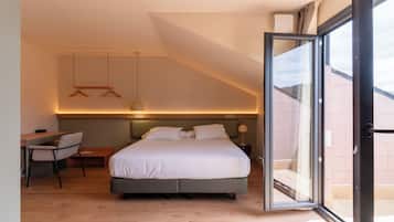 Superior Triple Room | Individually furnished, desk, blackout curtains, iron/ironing board