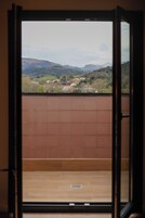 特色家居、办公桌、遮光窗帘、熨斗/熨板