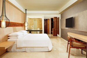 Minibar, in-room safe, desk, blackout drapes - Four Points by Sheraton Bali, Ungasan (Ungasan)