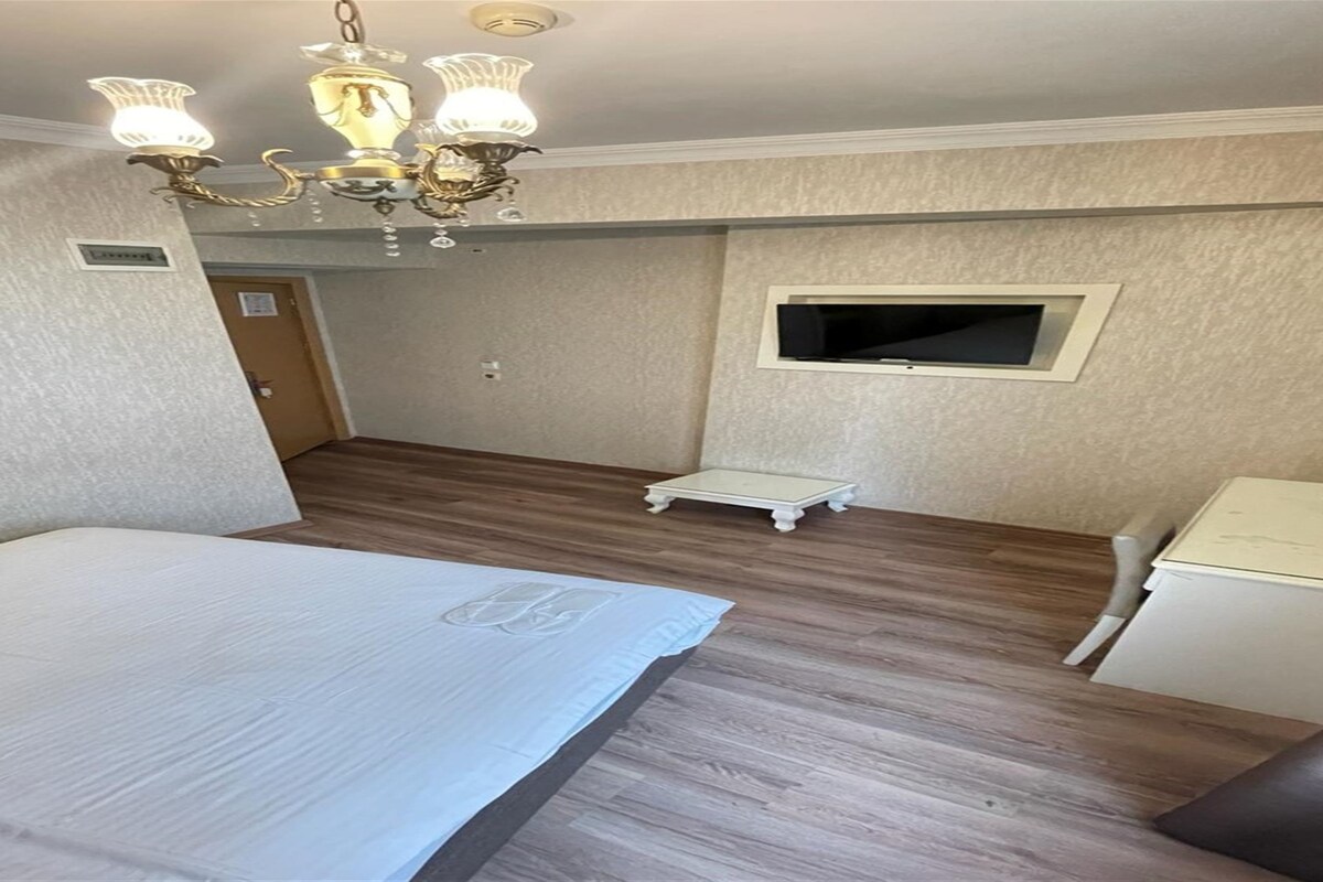1 bedroom, premium bedding, minibar, in-room safe