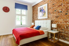 Studio Apartment  (Mistral 3 - 51 Haffnera Street) | Allergikerbettwaren, Zimmersafe, individuell dekoriert