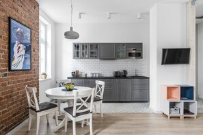 Comfort Studio Apartment (Sopot Open - 70 Haffnera Street)  | Eigene Küche | Kühlschrank, Herdplatte, Espressomaschine
