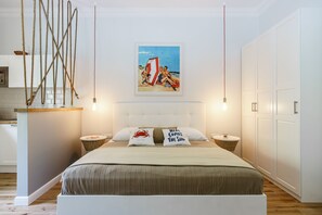 Studio Apartment (Mistral 2 - 51 Haffnera Street) | Biancheria da letto ipoallergenica, una cassaforte in camera