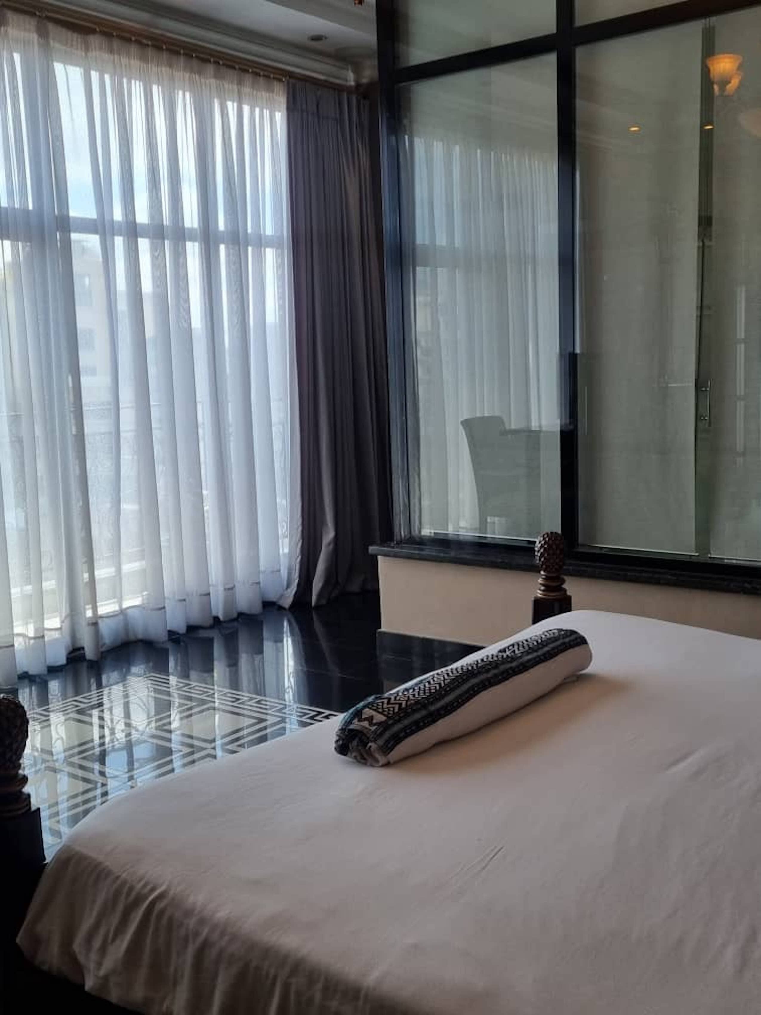 Egyptian cotton sheets, premium bedding, in-room safe