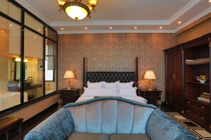 Appartement supérieur | Draps en coton égyptien, literie de qualité, coffre-fort, décor unique