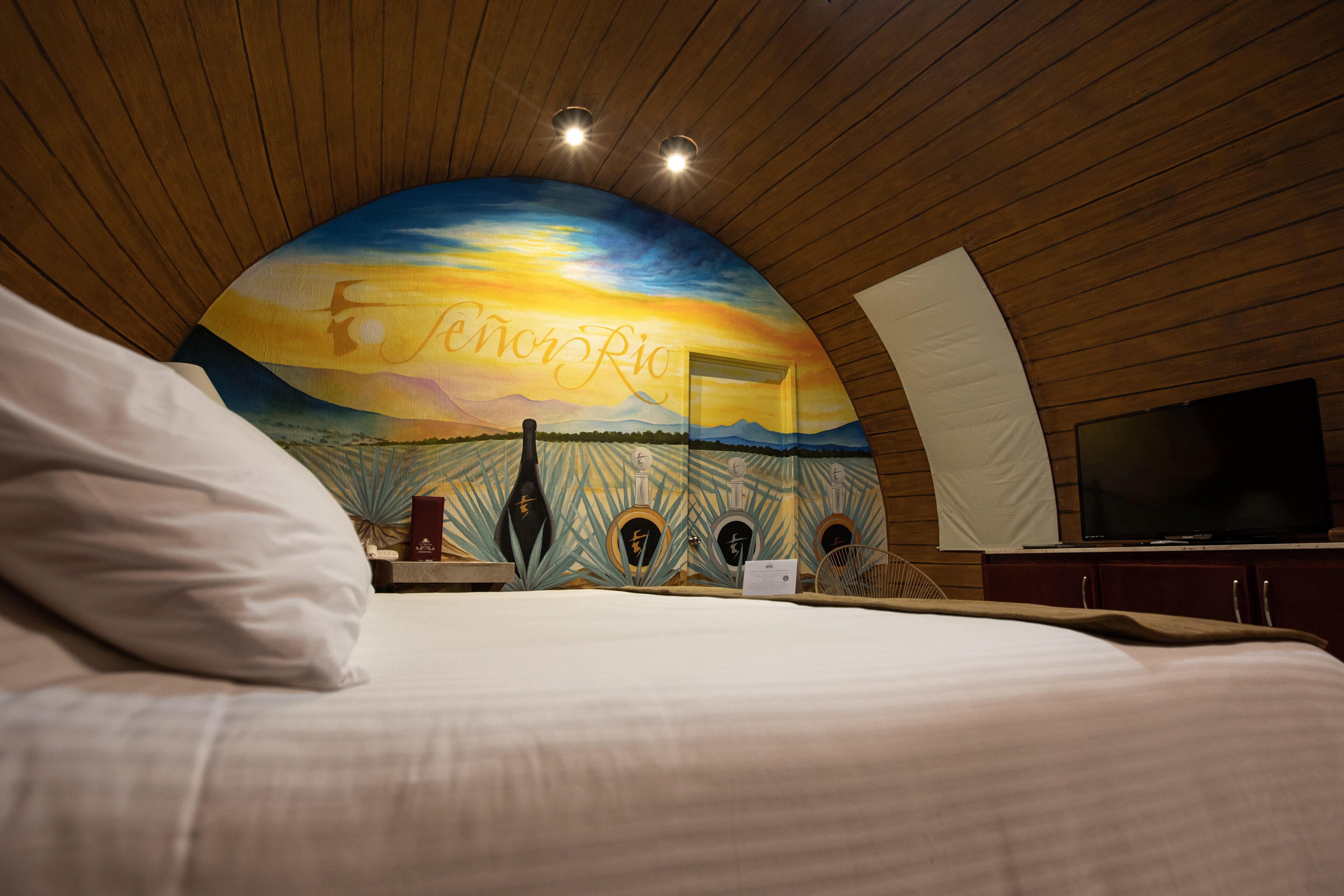 minibar, in-room safe, free wifi, bed sheets