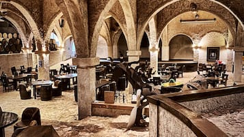 2 restaurants, breakfast, lunch, dinner served; Regional cuisine