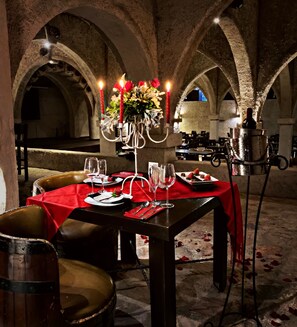 2 restaurants, breakfast, lunch, dinner served; Regional cuisine