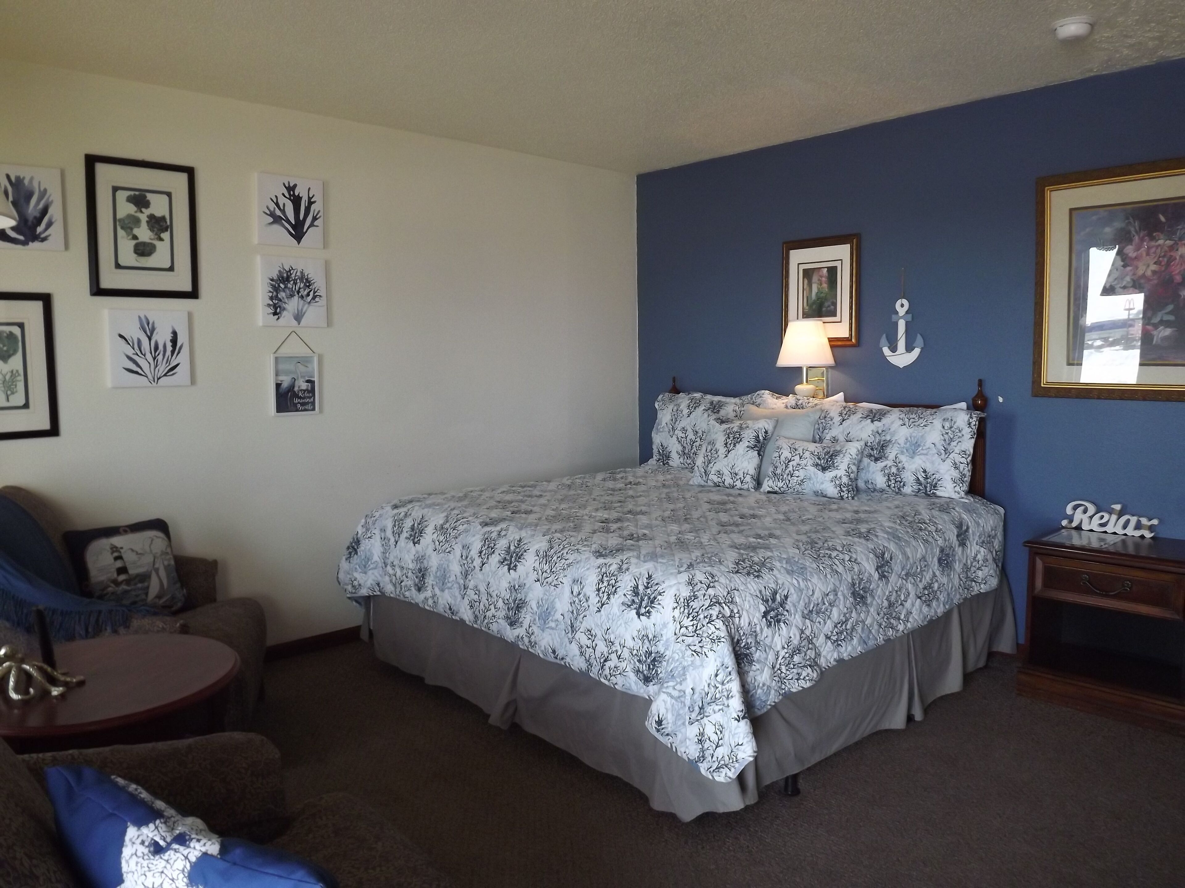 Chambre double pour 1 personne | Décor unique, ameublement unique, bureau, rideaux d’obscurcissement