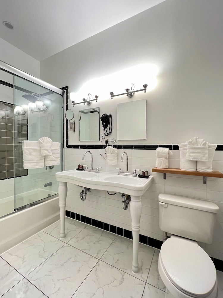 Henry Norman Hotel by null