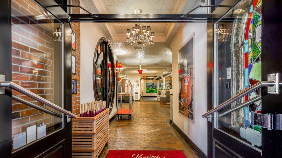Henry Norman Hotel