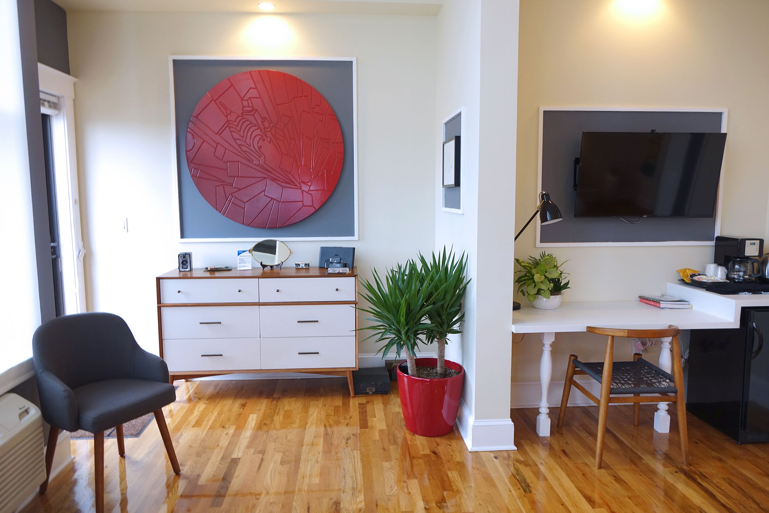 penthouse, balcony (loft) | living area | 50-inch lcd tv with digital channels, tv, ipod dock