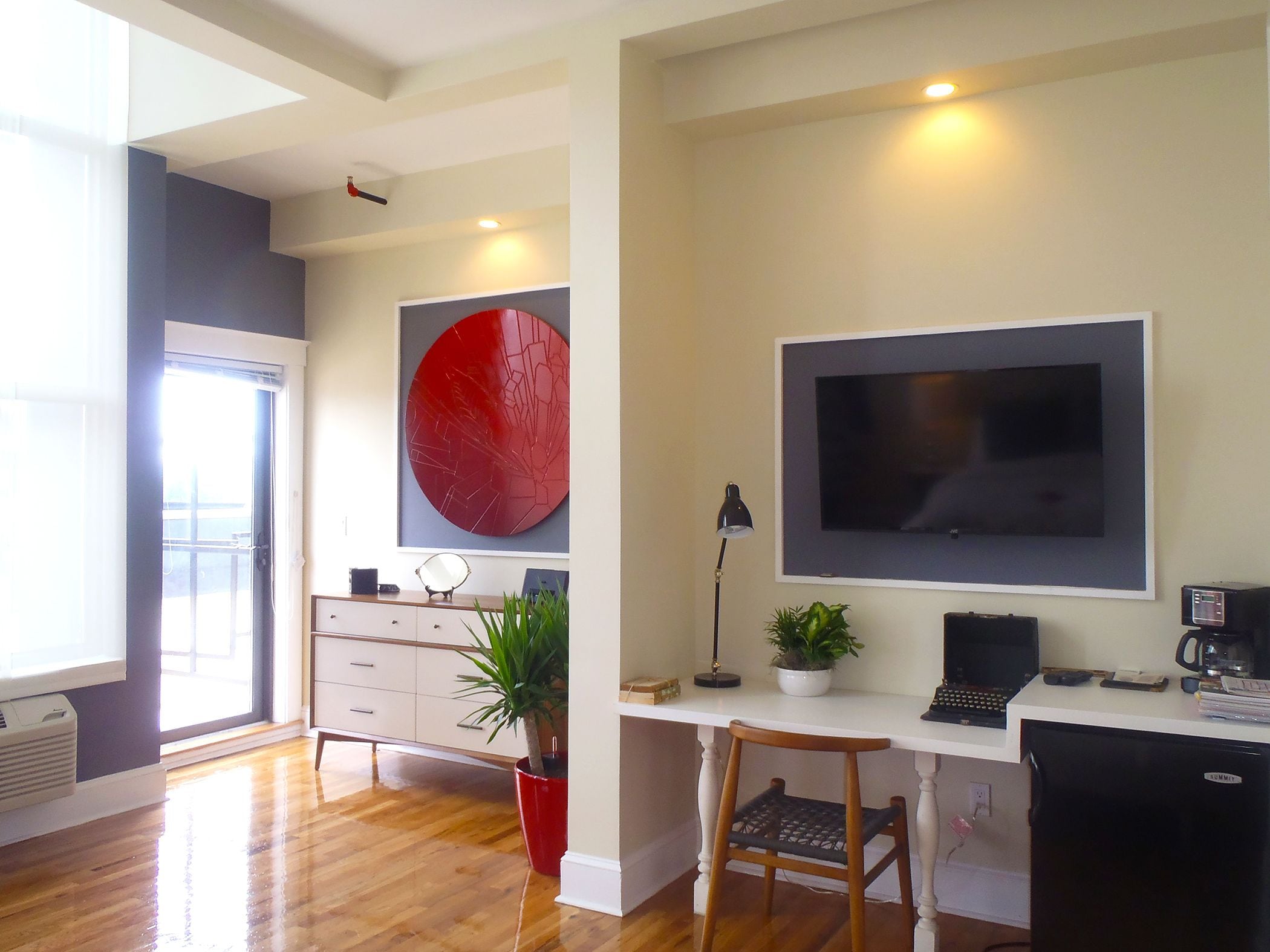 penthouse, balcony (loft) | living area | 50-inch lcd tv with digital channels, tv, ipod dock