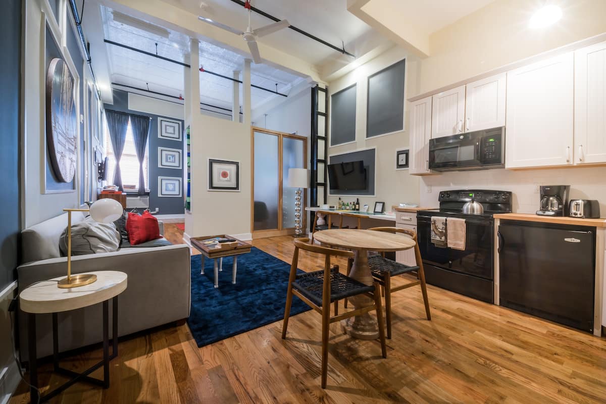 premium suite (suite) | private kitchenette | fridge, coffee/tea maker, electric kettle, high chair