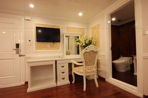 Premium bedding, in-room safe, desk, soundproofing