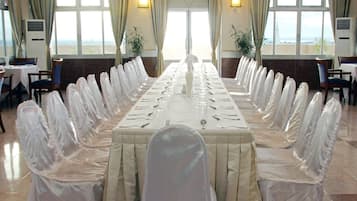 Ze serveren er ontbijt, lunch en diner