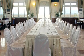Breakfast, lunch and dinner served - Asia Plaza Hotel (Yangon)