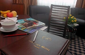 Executive Room | Individually decorated, individually furnished, desk, soundproofing