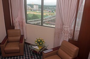 Individually decorated, individually furnished, desk, soundproofing - Asia Plaza Hotel (Yangon)