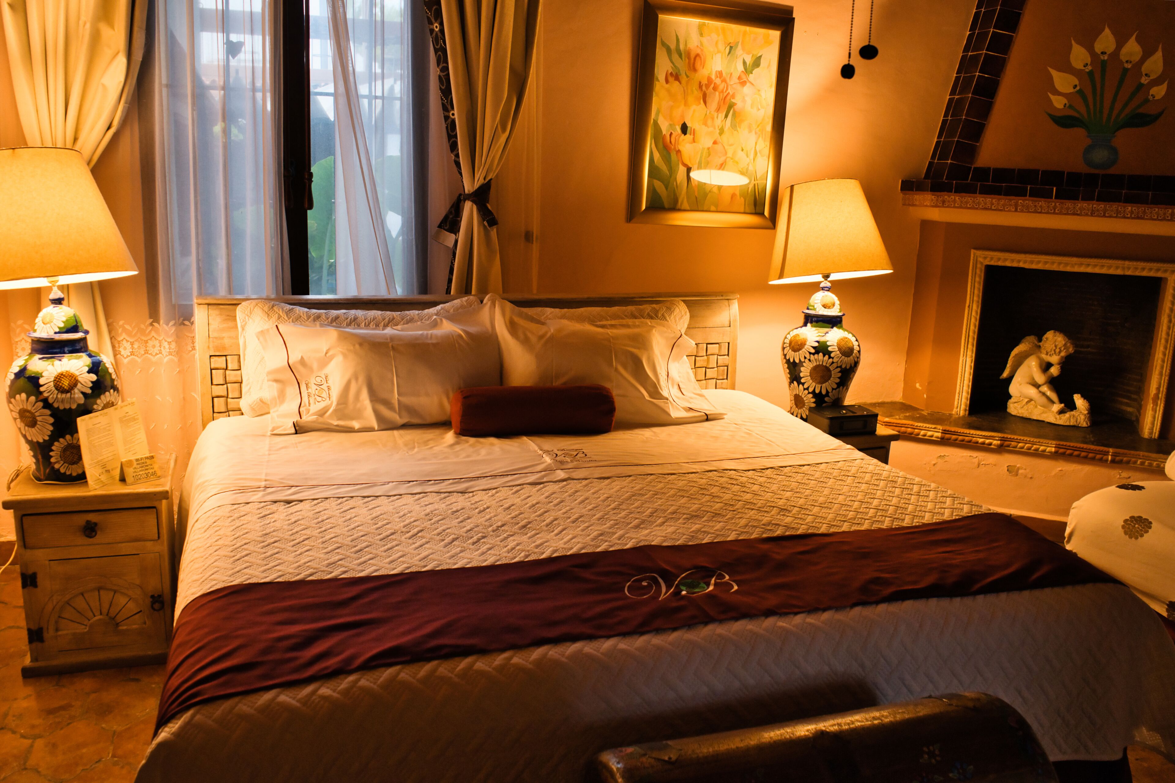 Suite with a King bed, Accesible, Pool View (Margaritas) | Copriletto in piuma, minibar, una cassaforte in camera