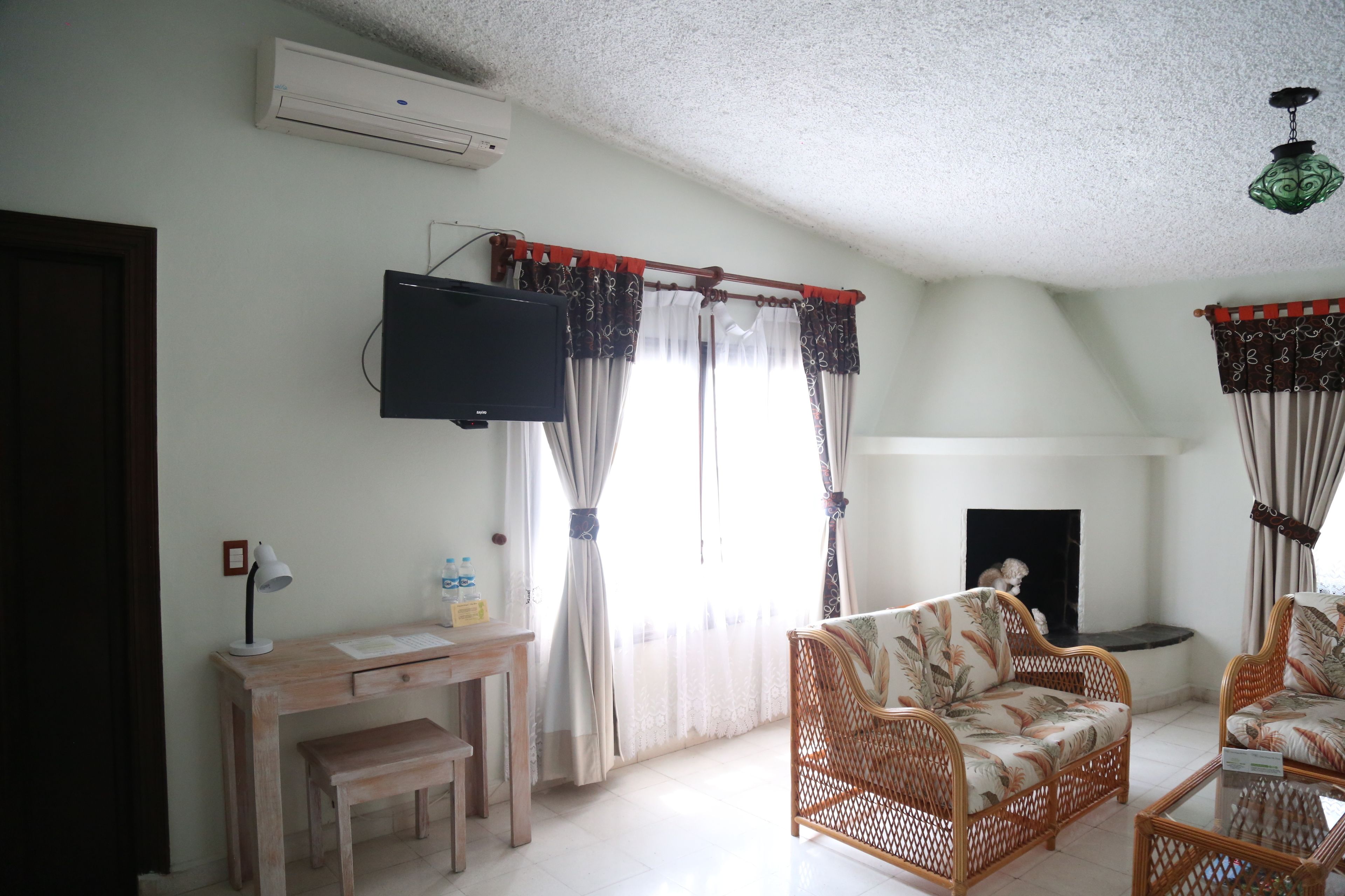 romantic suite with jacuzzi and living area (bugambilias) | 1 bedroom, down duvets, minibar, in-room safe